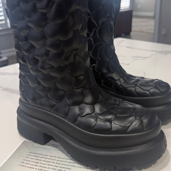 Valentino Garavano Atelier Rose Edition Water Resistent - women’s size 38 (8) - Picture 2 of 11